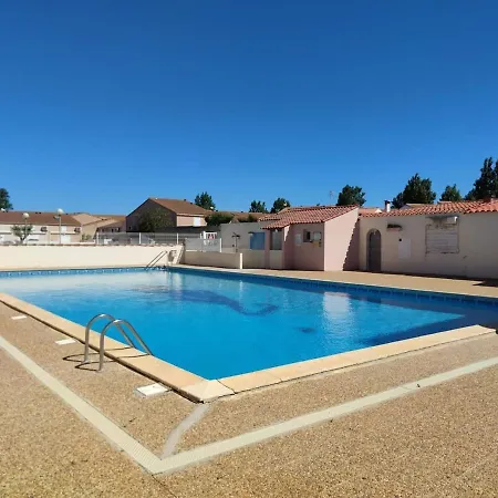 Гостевой дом Les Ondins : Avec Piscine, Jardin, Proche De La Марсейан